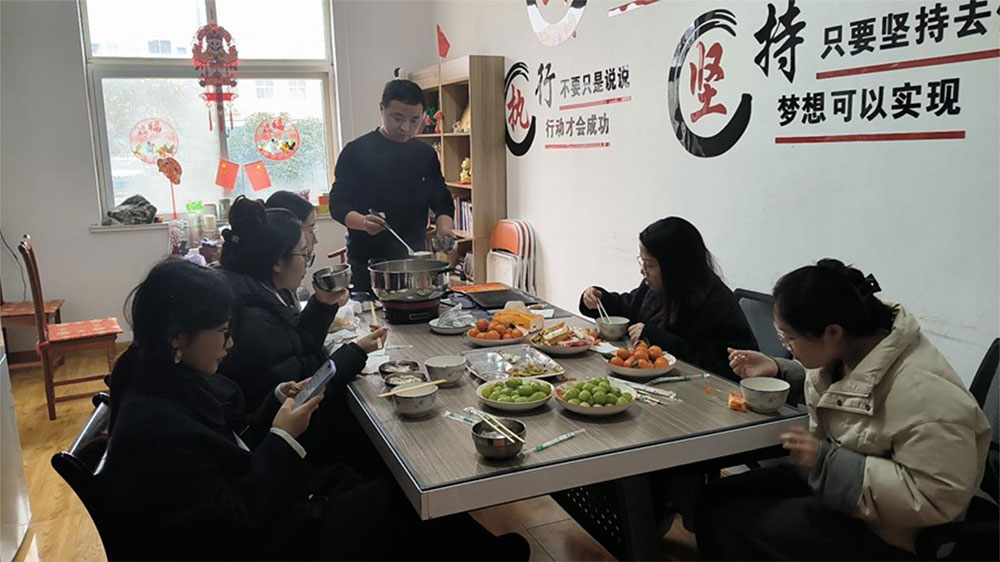 Ручак на фестивалу лампиона: Тангиуан и тимске вибрације у канцеларији